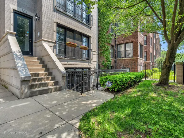 3715 N Wilton AVE #1, Chicago, IL 60613