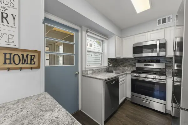 834 S Michigan AVE, Villa Park, IL 60181