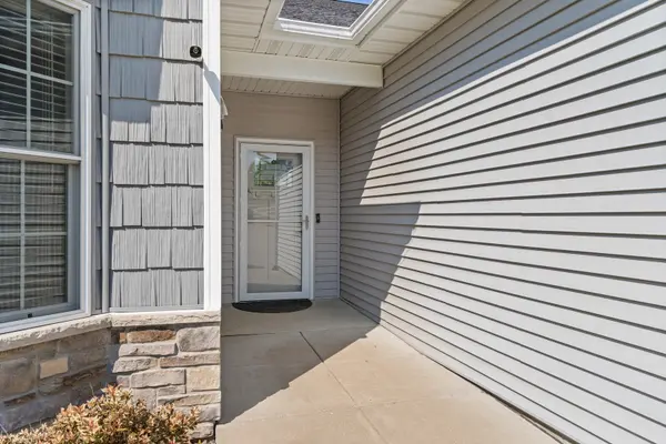 1600 Irish Woods CIR, Davenport, IA 52807