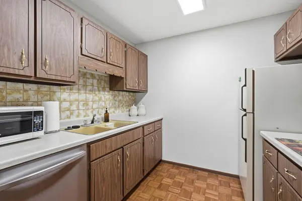 4045 Hodgson RD #201, Shoreview, MN 55126
