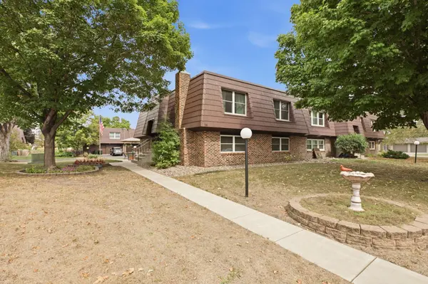 29 Galloway LN, Waite Park, MN 56387