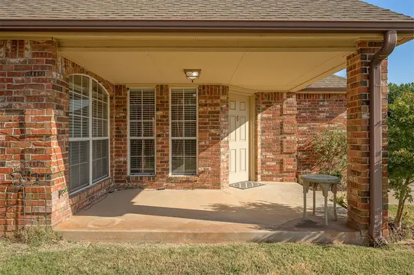 15 S Ridge Pointe DR, Edmond, OK 73034