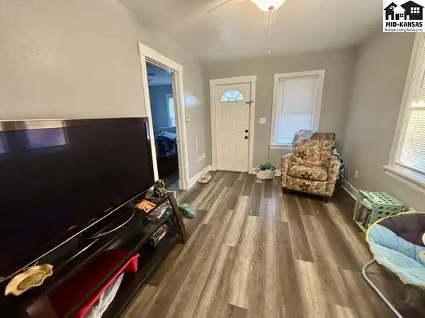 324 W 10th Ave, Hutchinson, KS 67501