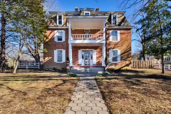 207 Dunlap St, Paris, TN 38242