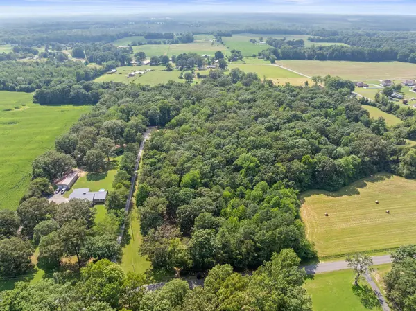 471 Smith Ln, Tullahoma, TN 37388