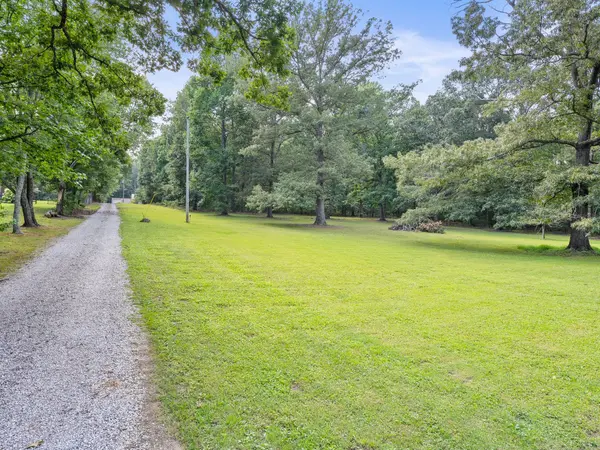471 Smith Ln, Tullahoma, TN 37388