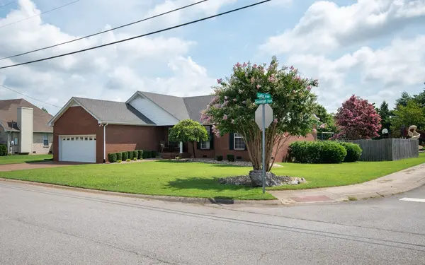 1040 Savannah Ave, Gallatin, TN 37066