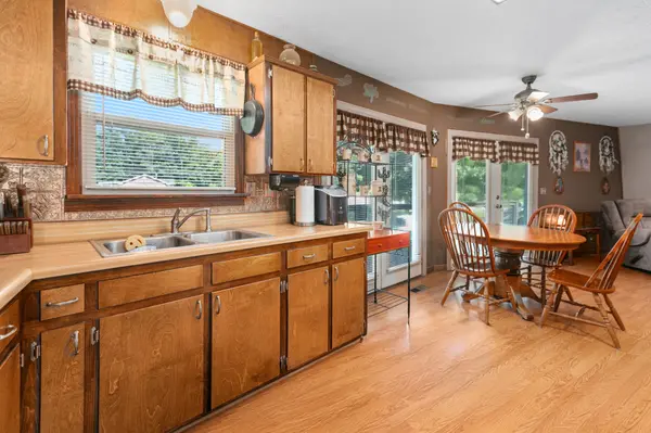 5215 Meadowwood Dr, Bon Aqua, TN 37025