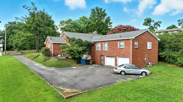 945 Inverness Ave, Nashville, TN 37204