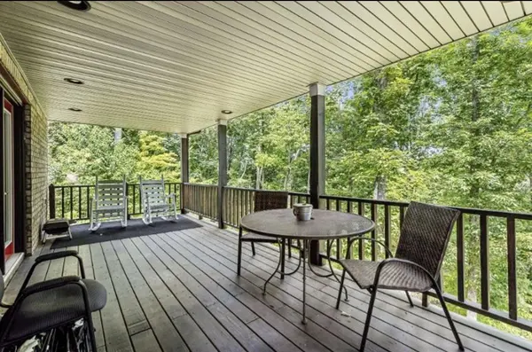 221 Foggy Mountain Ln, Bradyville, TN 37026