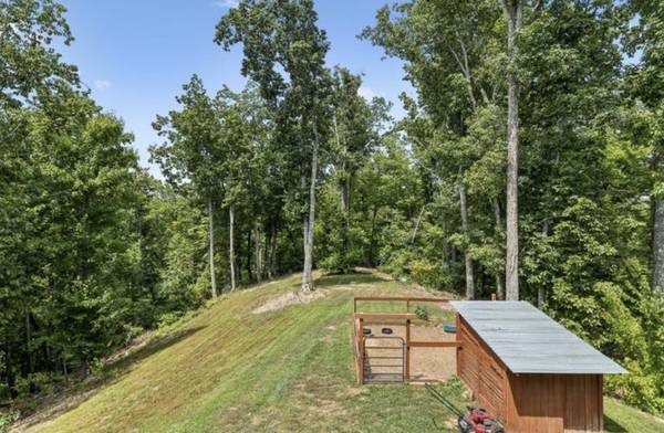 221 Foggy Mountain Ln, Bradyville, TN 37026