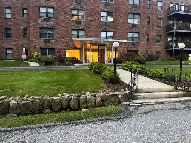 5 Oakdale MNR #B22, Suffern, NY 10901