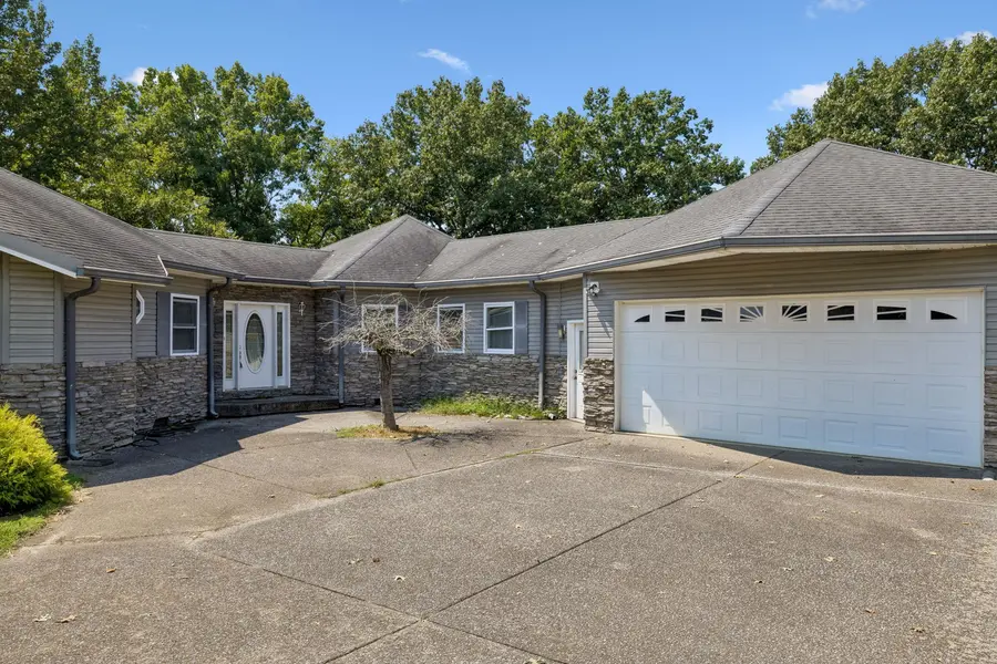 165 Cedar Point Rd, Bumpus Mills, TN 37028