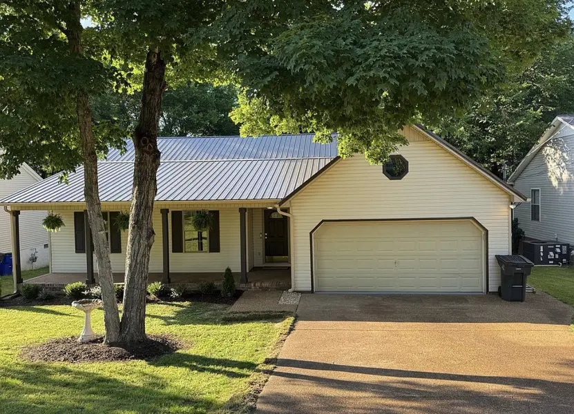 208 Valley Dr, Columbia, TN 38401