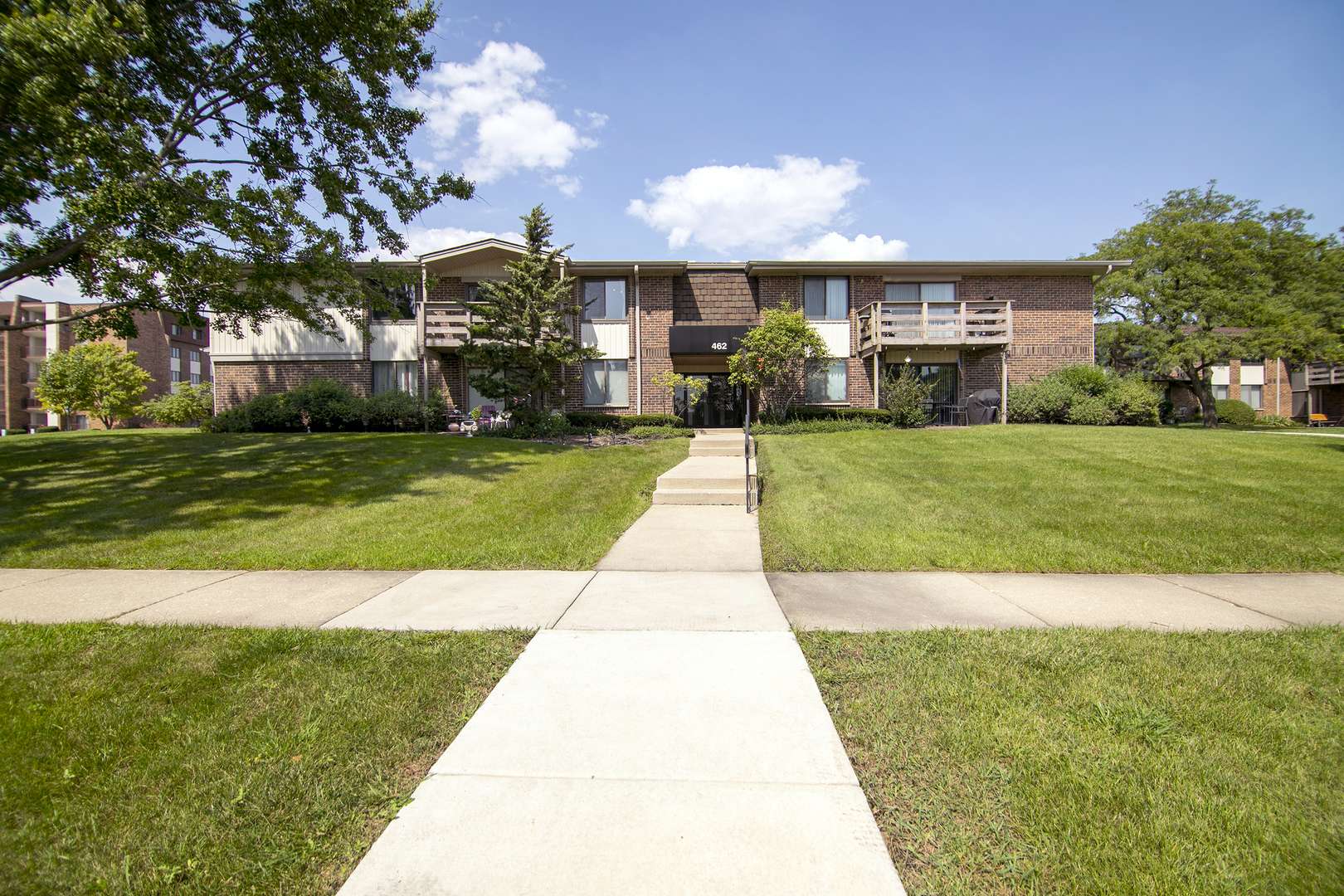 462 Raintree DR #2A, Glen Ellyn, IL 60137