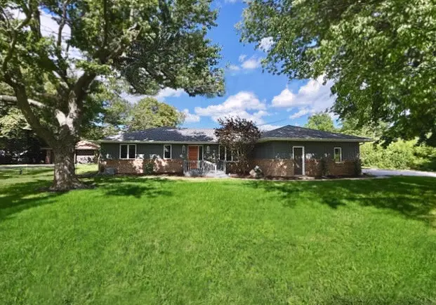 1108 Pearl DR, Mahomet, IL 61853
