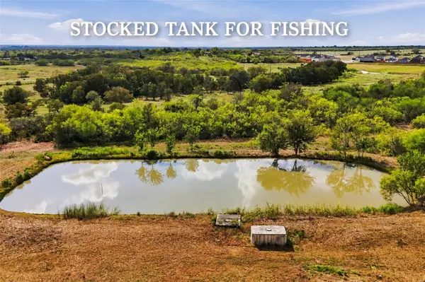 1871 Bridle Path RD, Luling, TX 78648