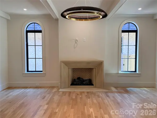 106 Hunter LN, Charlotte, NC 28211
