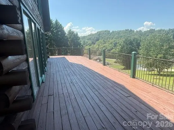 124 Woodard LN, Hayesville, NC 28904
