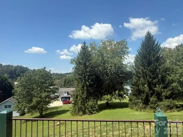 124 Woodard LN, Hayesville, NC 28904