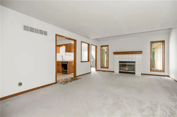 8202 NW Bradford CT, Kansas City, MO 64151