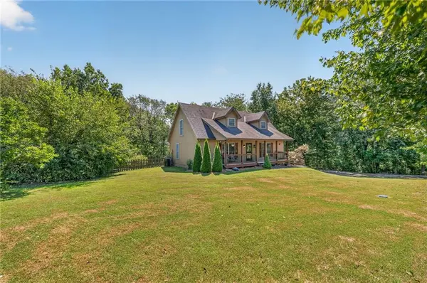14721 Quail Run LN, Smithville, MO 64089