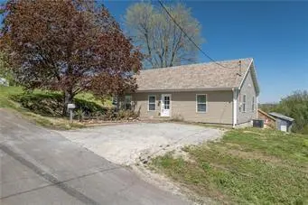408 High ST, Mound City, MO 64470