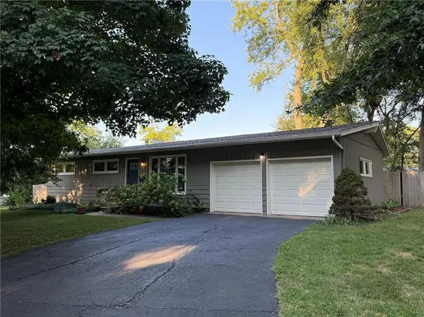 7956 Canterbury ST, Prairie Village, KS 66208