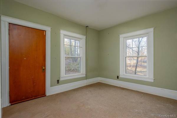 102 W Wiley ST, Maybrook, NY 12543