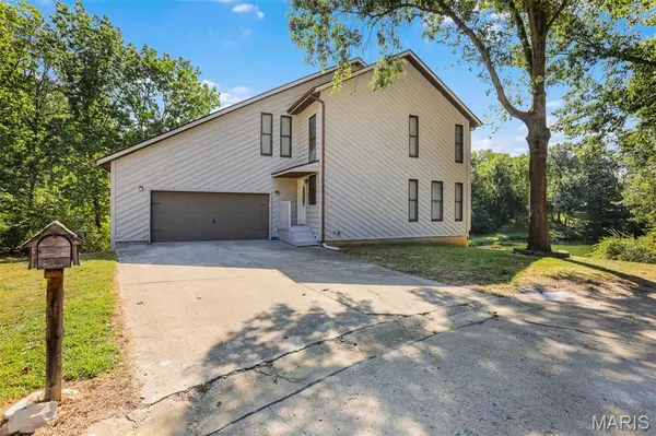531 Taake LN, Troy, IL 62294