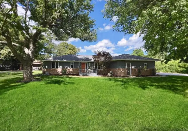 1108 Pearl DR, Mahomet, IL 61853