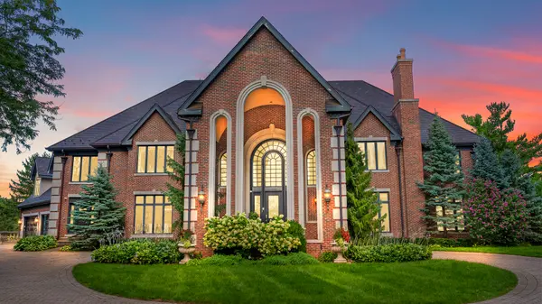 33 Hidden Brook DR, North Barrington, IL 60010