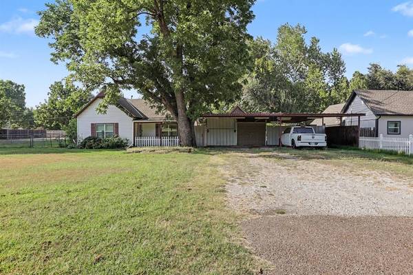 207 E Juniper LN, Mustang, OK 73064