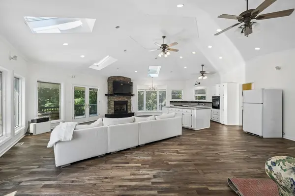 165 Cedar Point Rd, Bumpus Mills, TN 37028
