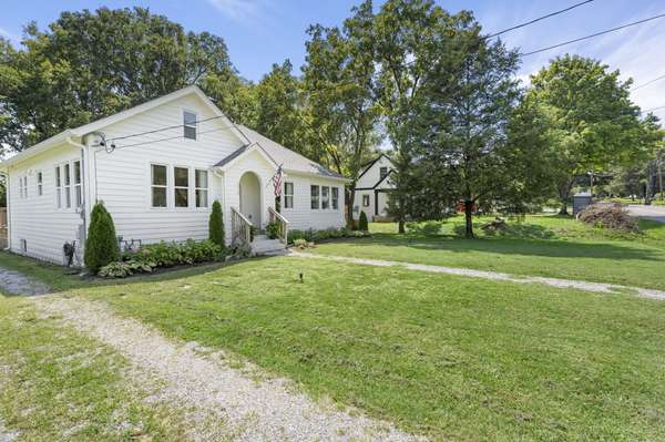 1118 Riverwood Dr, Nashville, TN 37216