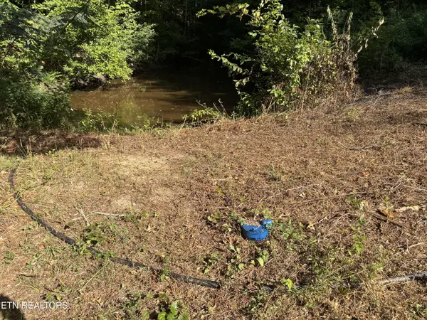 204 Hughes Hollow Rd, Vonore, TN 37885