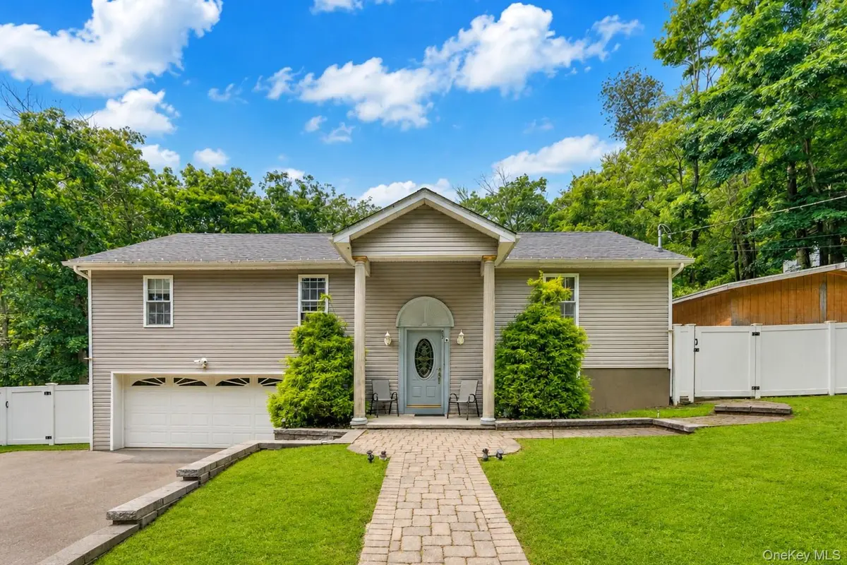 23 Hazelwood RD, Wurtsboro, NY 12790