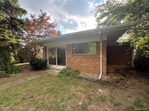 21920 Fern ST, Oak Park, MI 48237