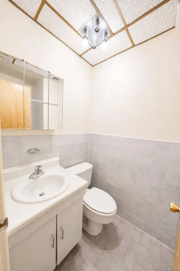 6419 Myrtle AVE, Ridgewood, NY 11385