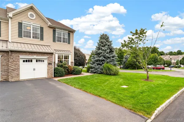 1307 Glastonbury LN, Fishkill, NY 12524