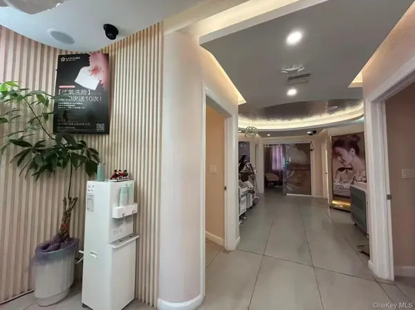 39-10 main st #306, Flushing, NY 11354