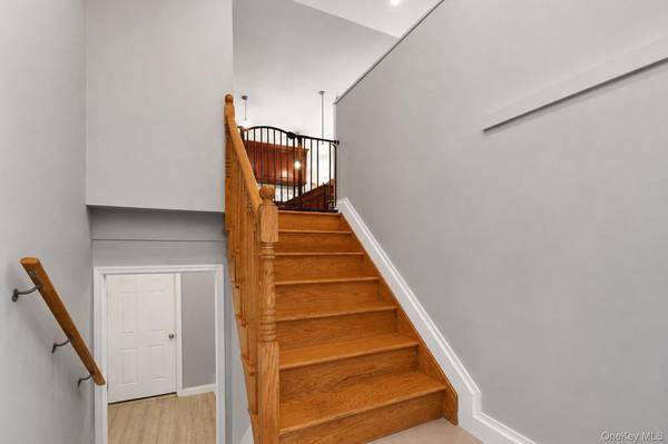 23 Hazelwood RD, Wurtsboro, NY 12790