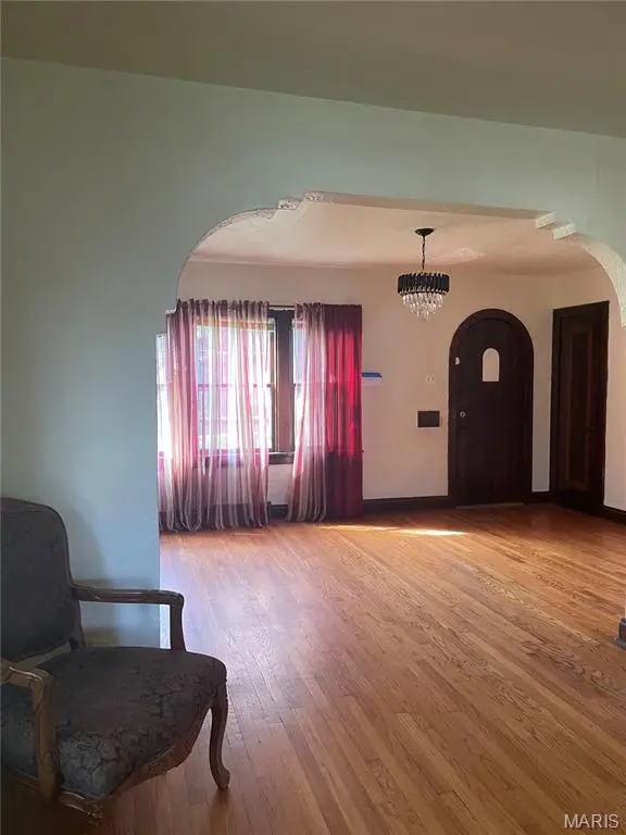 3802 Melba PL, Northwoods, MO 63121