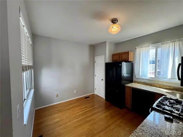 5776 Kingsbury PL, St Louis, MO 63112