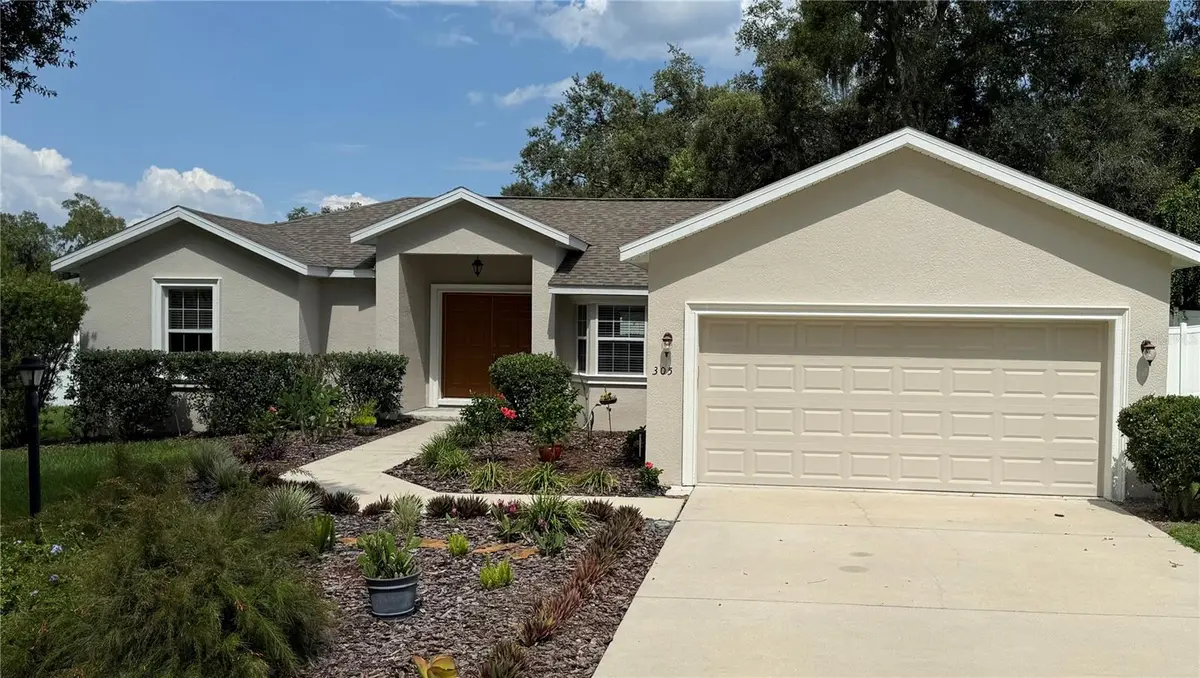 305 WOODS LANDING DR, Lady Lake, FL 32159
