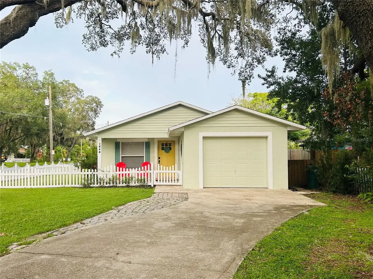 1040 N CLAYTON ST, Mount Dora, FL 32757