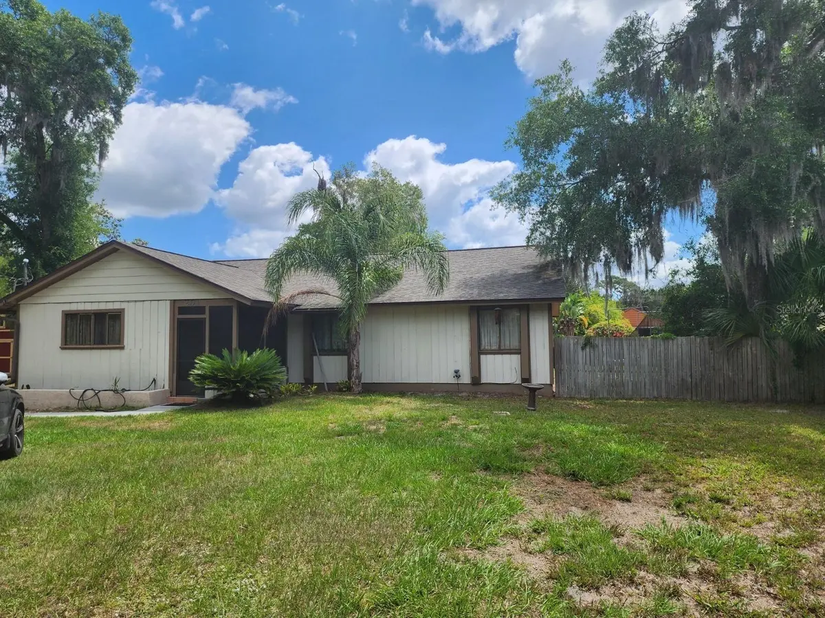 201 N HART RD, Geneva, FL 32732