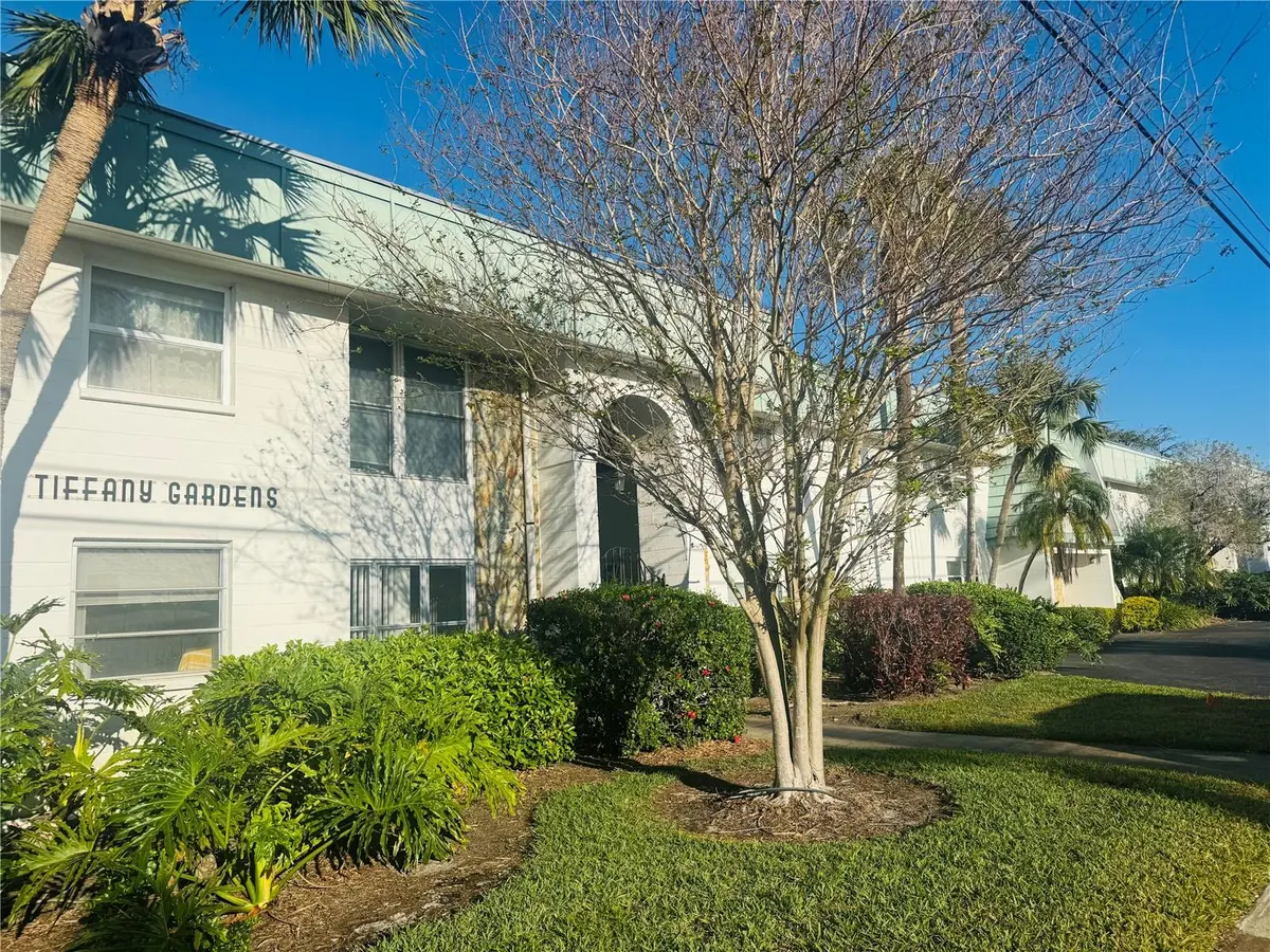 3100 HARTFORD ST N #221, St Petersburg, FL 33713