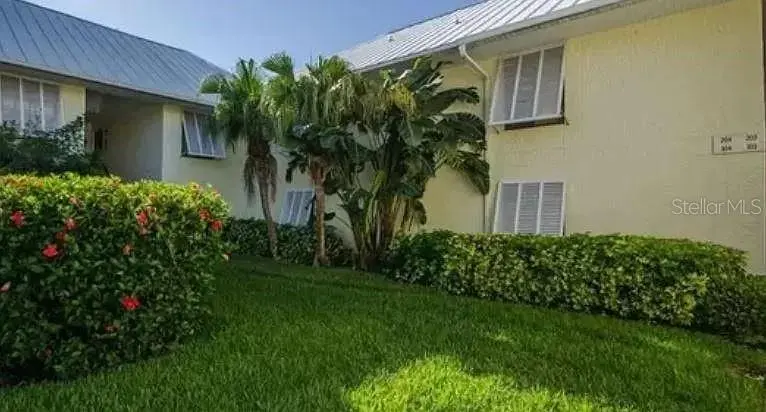7300 SUNSHINE SKYWAY LN S #104, St Petersburg, FL 33711