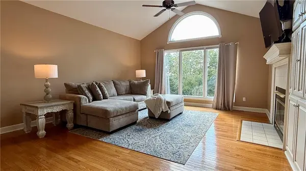 1515 Sugarland Pkwy, Pleasant Hill, MO 64080